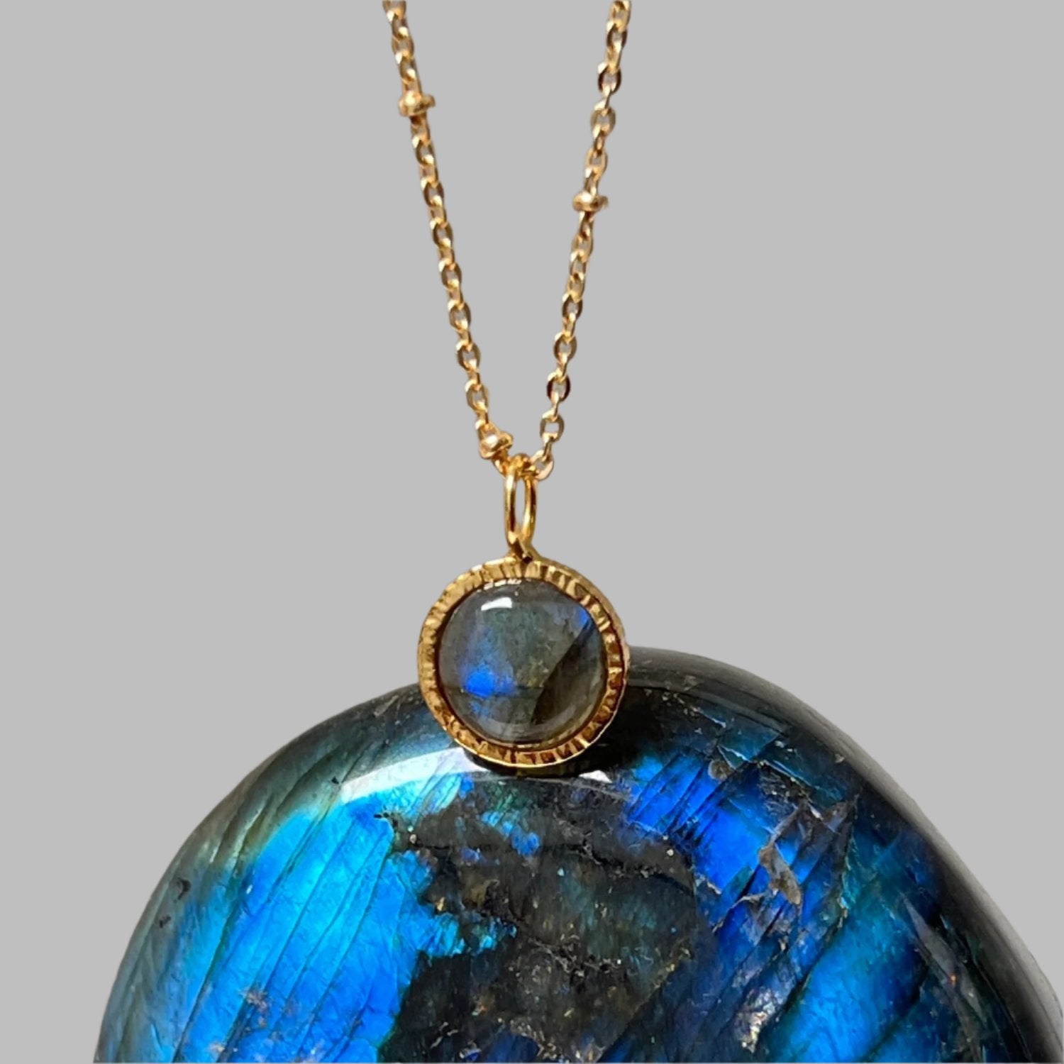 Dunia Labradorite Round Pendant On Long Satellite Chain